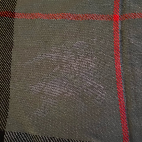 BURBERRY 100% CASHMERE GRAY PLAID SCARF/SHAWL - Picture 3 of 6